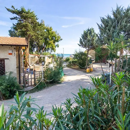 L'isola Felice Guest house *